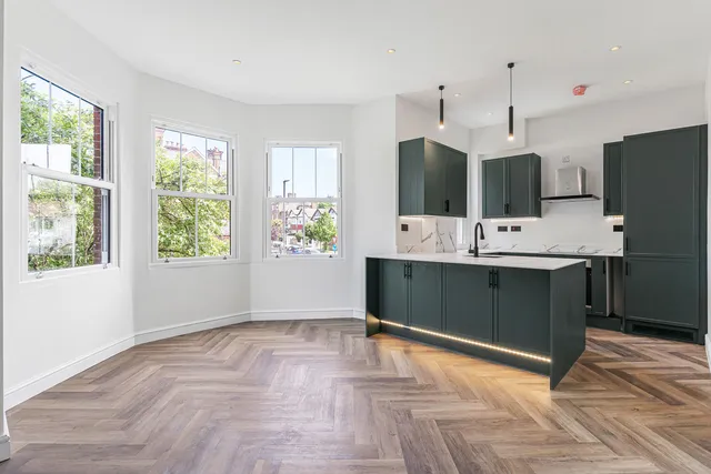 19 Thornton Avenue, London SW2 4HL