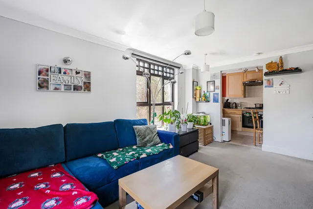 3 Bolton Drive, Morden SM4 6GE