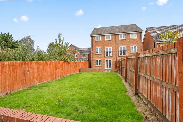 37 Galingale View, Newcastle under Lyme ST5 2GQ