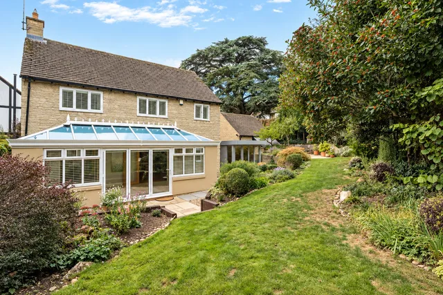 16 Riverside, Cheltenham GL54 5JP