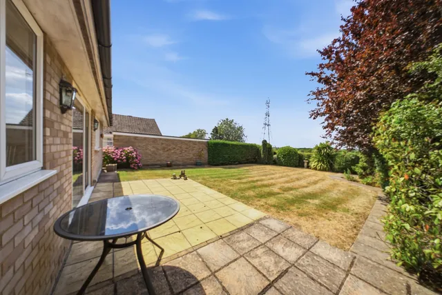 16 Chiltern Close, Goffs Oak EN7 5SP