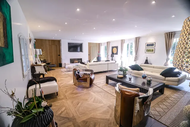 Exceptional Alpine Estate – Uninterrupted Panoramic Views, Complete Privacy & Distinctive Architecture