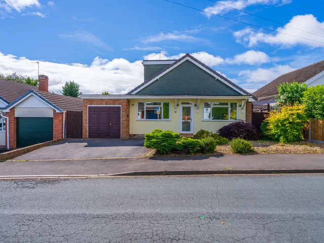 30 Hazelwood Close, Kidderminster DY11 6LN