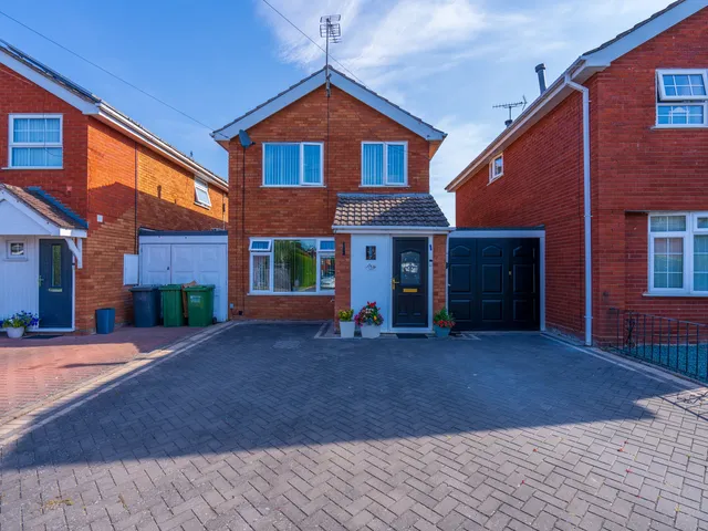 16 Caldy Walk, Stourport-on-Severn DY13 8QX