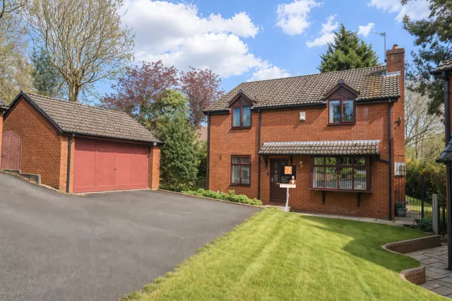 6 Packwood Chase, Chadderton OL9 0PG