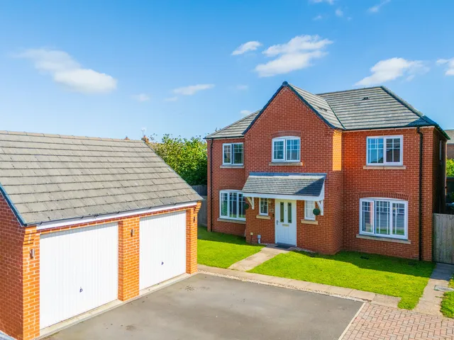 24 Groves Way, Kidderminster DY11 7TU