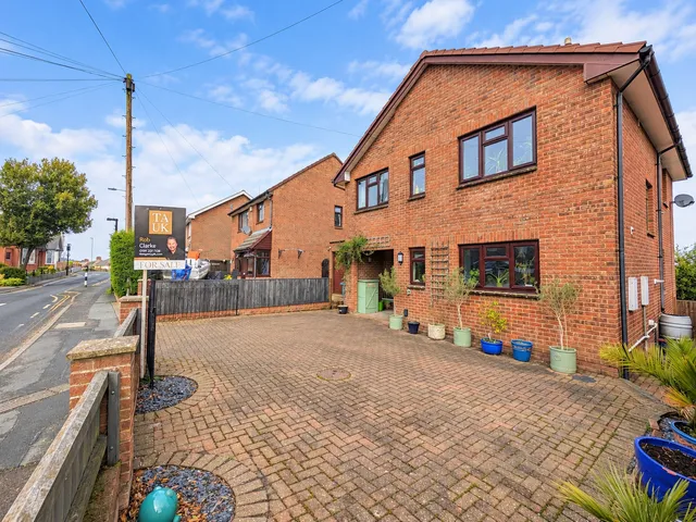 20b Whitepit Lane, Newport PO30 1LX