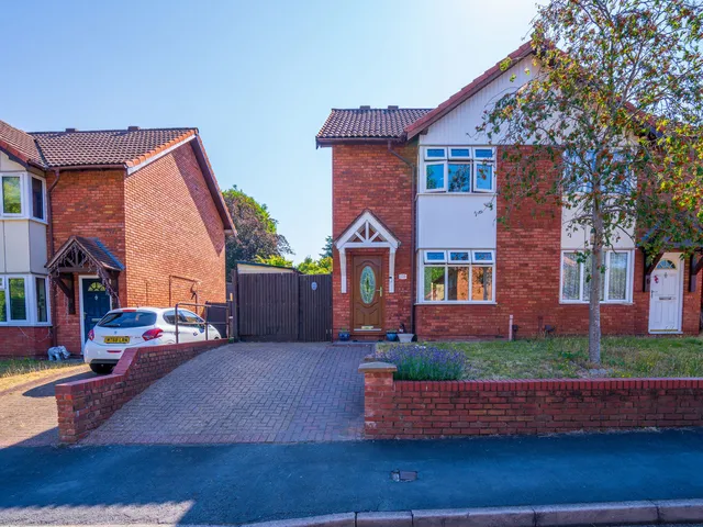 128 Dunlin Drive, Kidderminster DY10 4TA