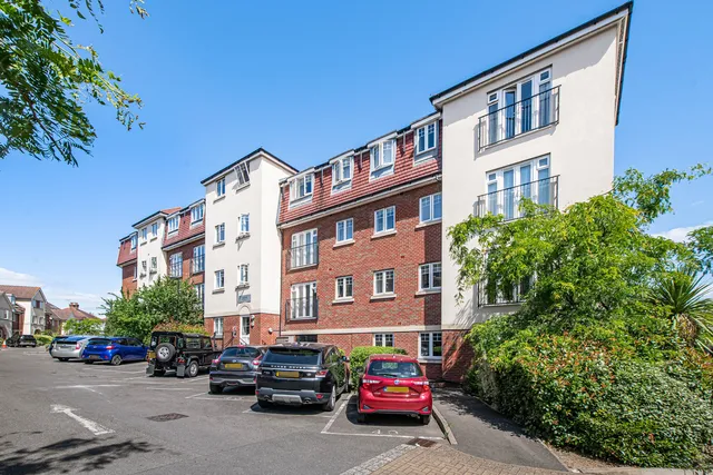 Field House 40 Schoolgate Drive, Morden SM4 5DJ