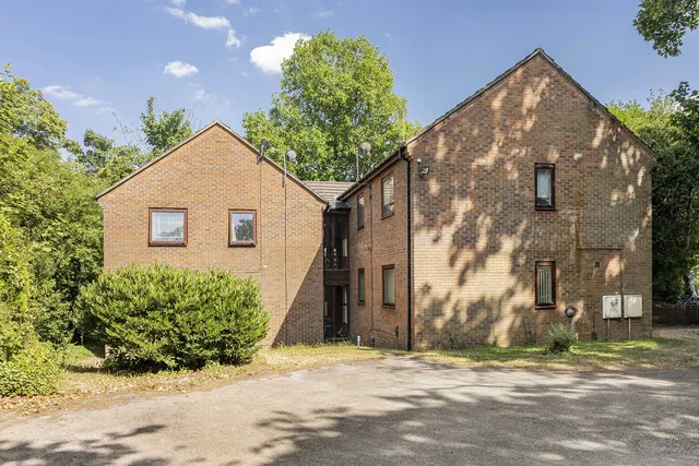 1 Prince Albert Gardens, Andover SP10 2LQ