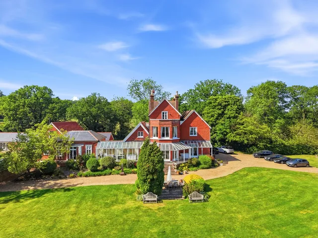 Wrays Crutchfield Lane, Horley RH6 0HT