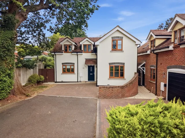 1 Archers Close, Potters Bar EN6 2AZ