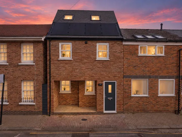 28 Garratt Terrace, London SW17 0QE