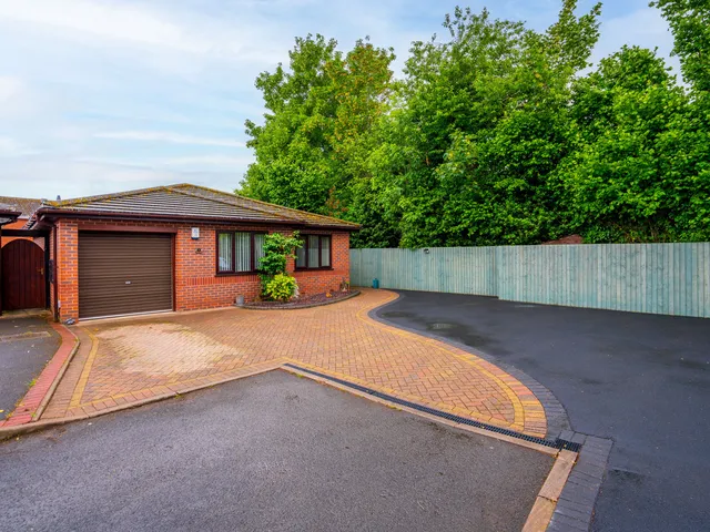 4 The Hollies, Stourport-on-severn DY13 8PE
