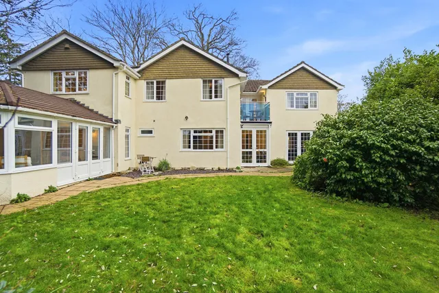 Wingfield Lodge, 1 Wingfield Avenue, Highcliffe BH23 4NR