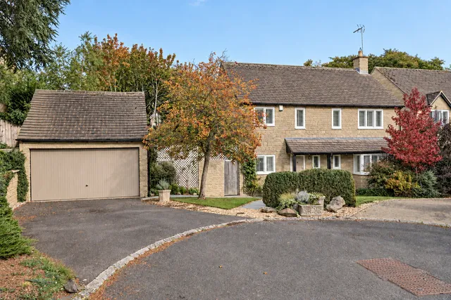 16 Riverside, Cheltenham GL54 5JP
