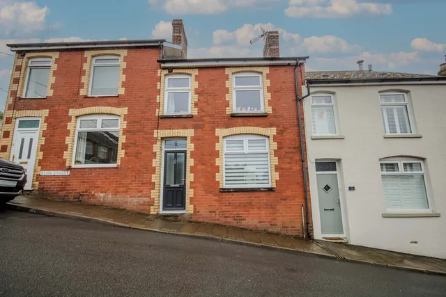 2 Alma Street, Machen CF83 8PT