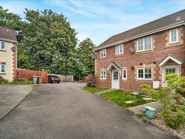 22 Trem-yr-Efail, Ystrad Mynach CF82 7FL