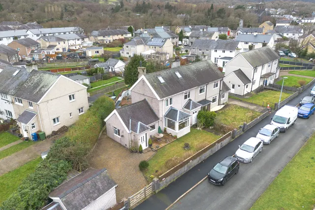 20 Maes Padarn, Caernarfon LL55 4TD