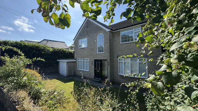 18a Woodhall Park Grove, Pudsey LS28 7HB