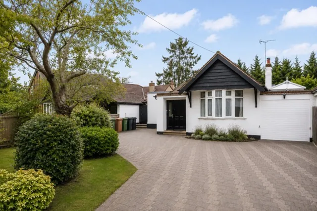 51 Salisbury Road, Worcester Park KT4 7DF