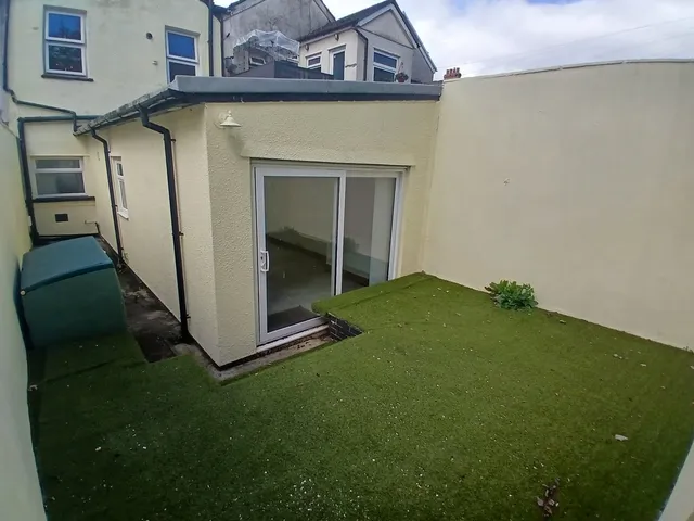 6 High Street, Senghenydd CF83 4GF