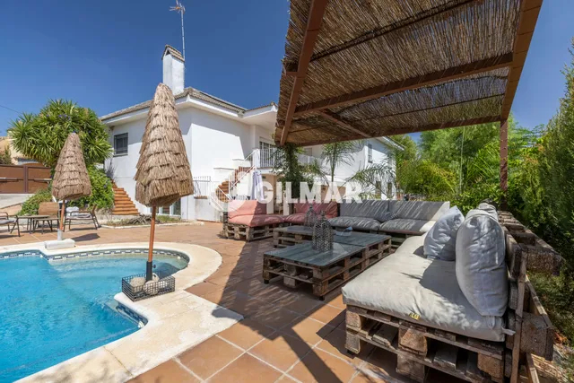 Villa in DOS HERMANAS, Sevilla