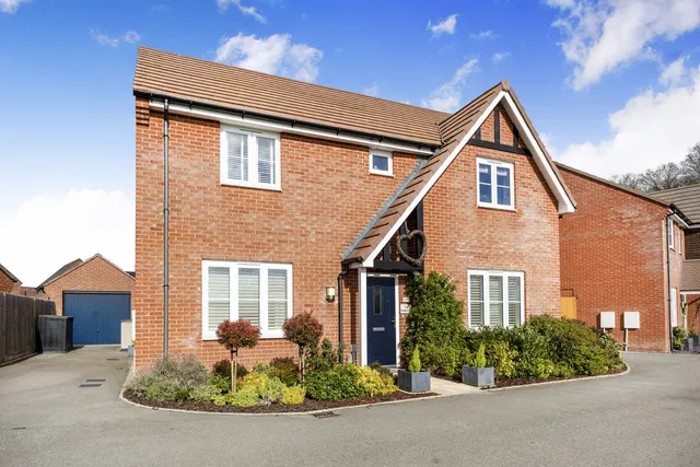 203, Bolton Drive, Reading, Shinfield