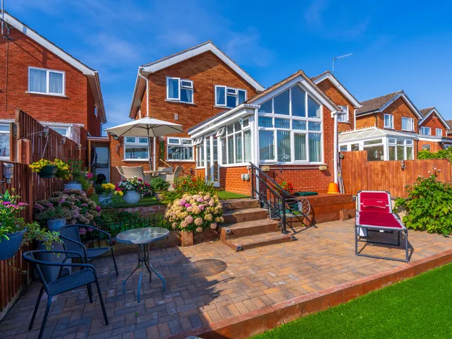 16 Caldy Walk, Stourport-on-Severn DY13 8QX
