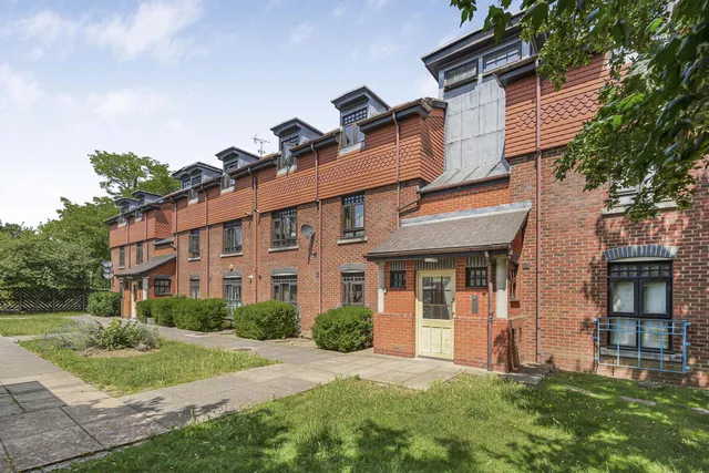 3 Bolton Drive, Morden SM4 6GE