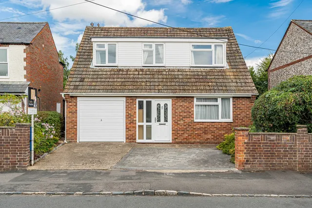 36 Plomer Green Lane, Downley HP13 5TT