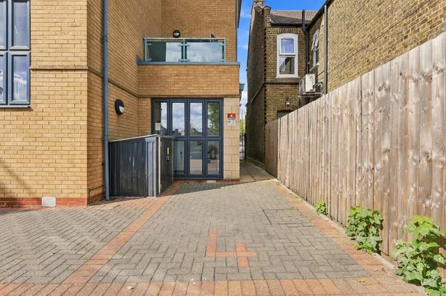 2 Cedar Avenue, Enfield EN3 7JB