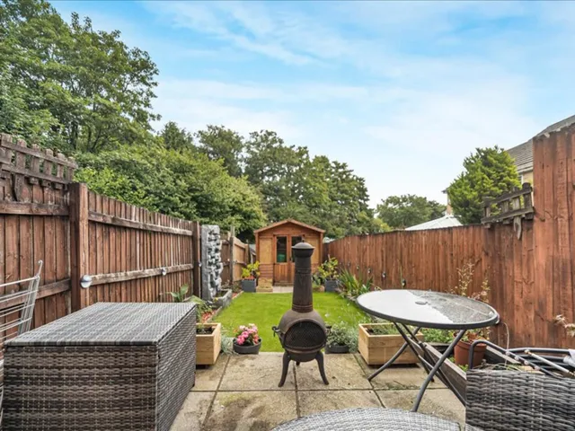 22 Trem-yr-Efail, Ystrad Mynach CF82 7FL