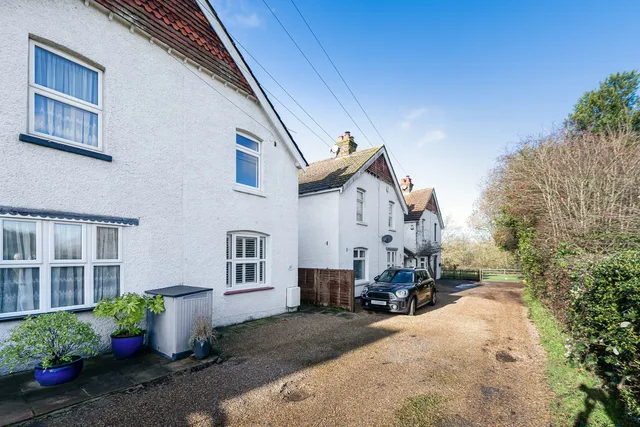 21 Alexandra Avenue, Warlingham CR6 9DT