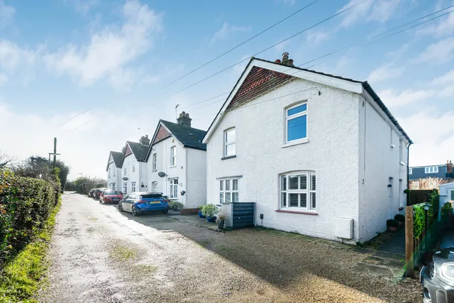 21 Alexandra Avenue, Warlingham CR6 9DT
