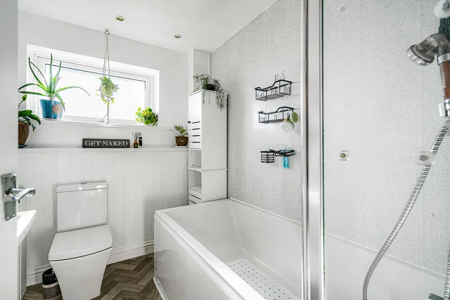 6 Brookside, St. Austell PL25 4HL