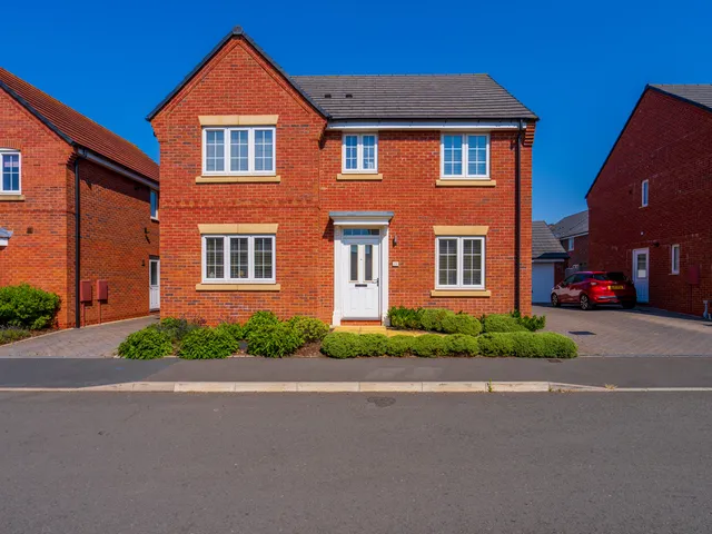 23 Albrighton Drive, Kidderminster DY10 2NX