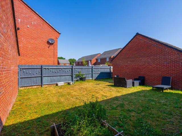 23 Albrighton Drive, Kidderminster DY10 2NX