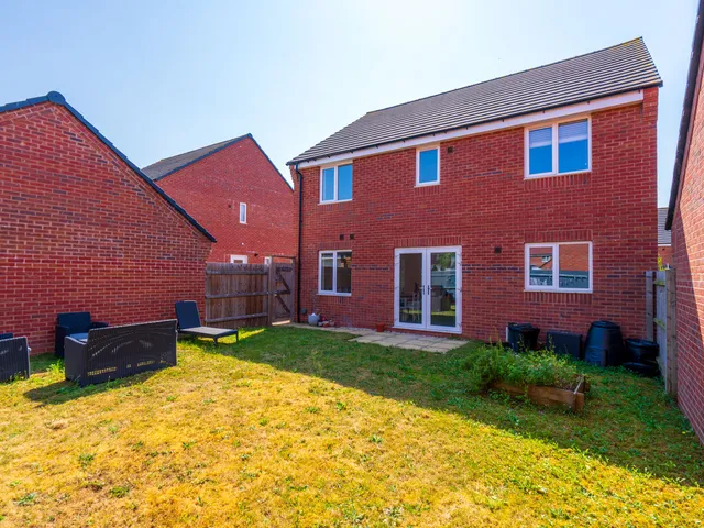 23 Albrighton Drive, Kidderminster DY10 2NX