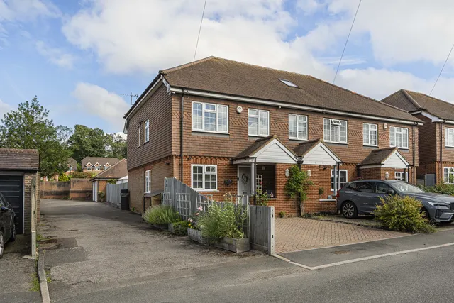 79 Buckland Road, Lower Kingswood KT20 7EF