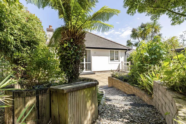 14 Blackberry Way, Truro TR1 1QX