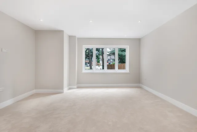 118 Foxley Lane, Purley CR8 3NB