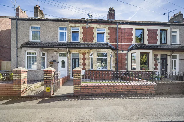 15 Oakfield Road, Cwmbran NP44 3EY