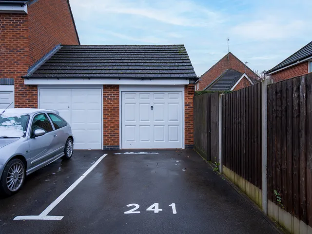 241 Hoo Road, Kidderminster DY10 1LT