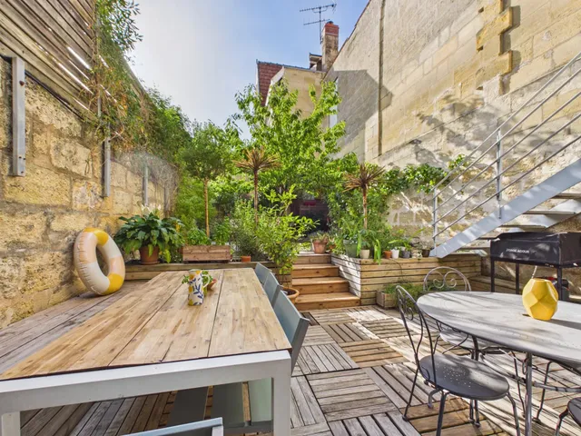RARE Primrose district 272m2 stone house