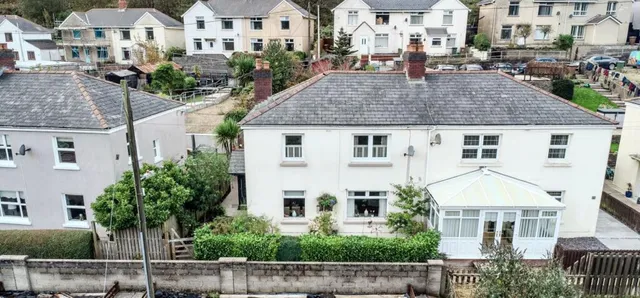 15 Ogilvie Terrace, Bargoed CF81 9JB