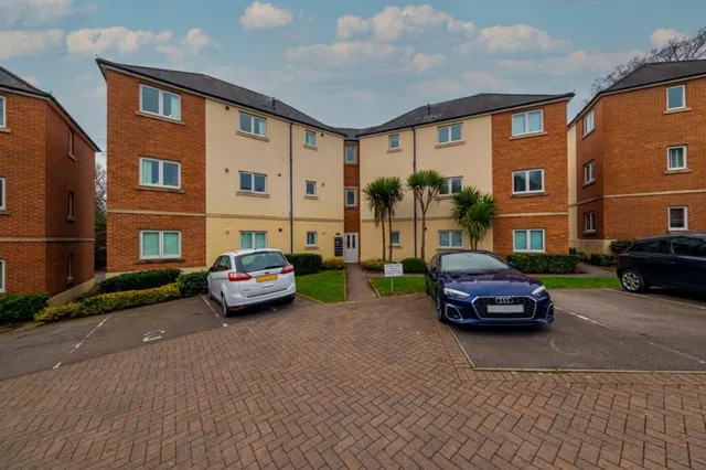 Flat 4, White Rose House Golden Mile View, Newport NP20 3QE