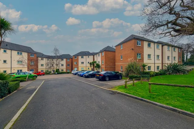 Flat 4, White Rose House Golden Mile View, Newport NP20 3QE