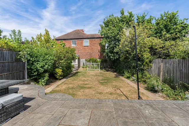 27 Meadow Drive, London NW4 1SD