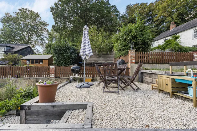 1 Hillside Cottages Tandridge Lane, Oxted RH8 9NN